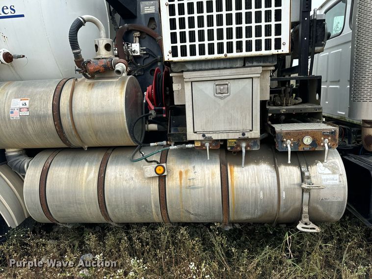 image for item DT2022 2004 Sterling  L-Line hydrovac truck