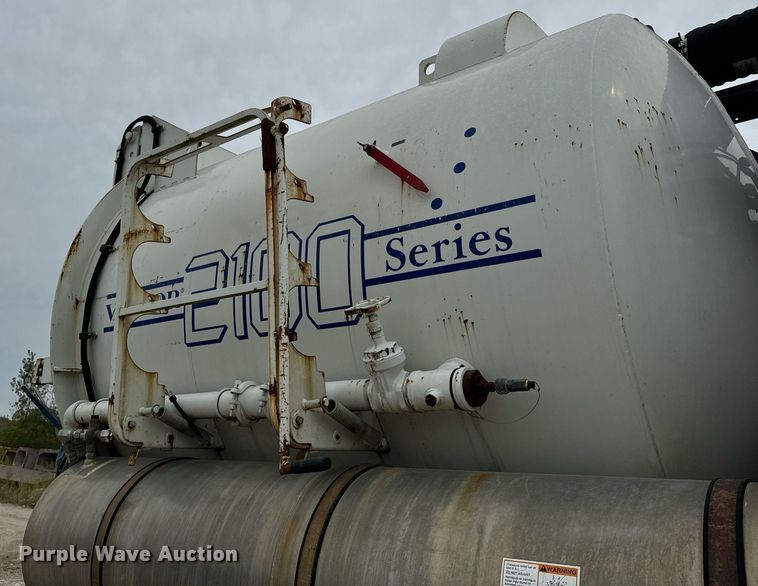 image for item DT2022 2004 Sterling  L-Line hydrovac truck