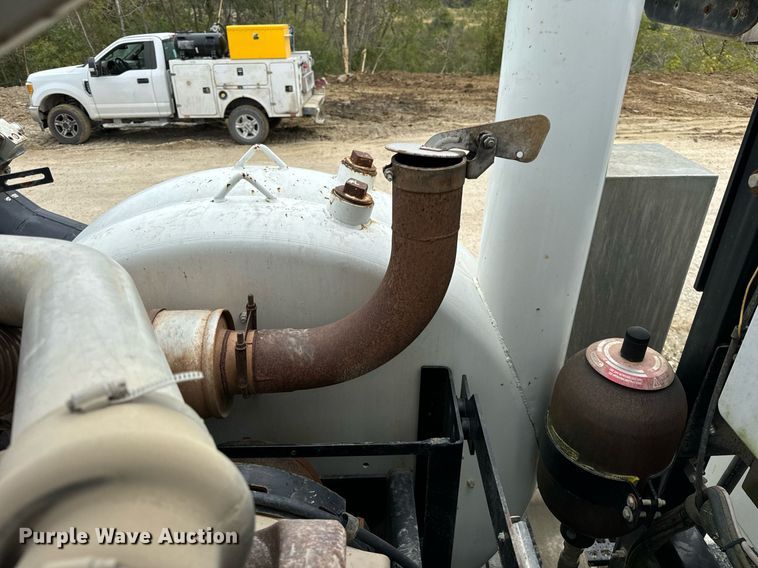 image for item DT2022 2004 Sterling  L-Line hydrovac truck