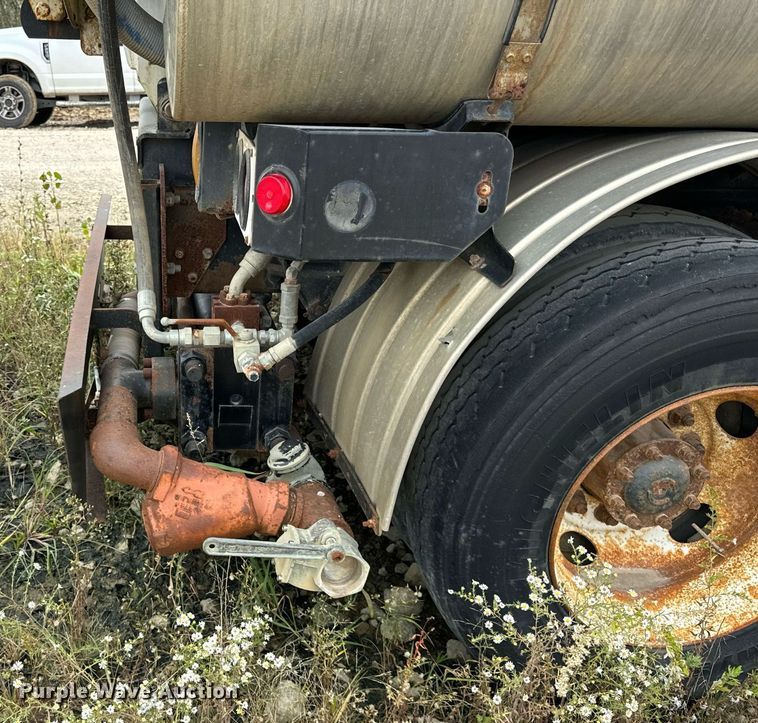 image for item DT2022 2004 Sterling  L-Line hydrovac truck