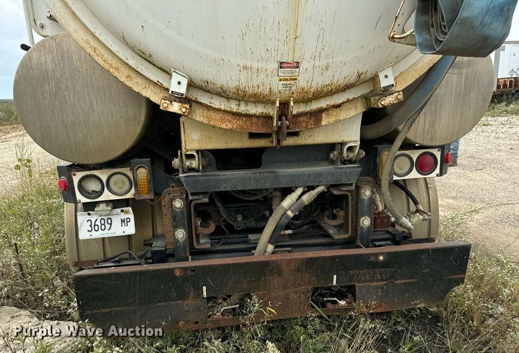 image for item DT2022 2004 Sterling  L-Line hydrovac truck