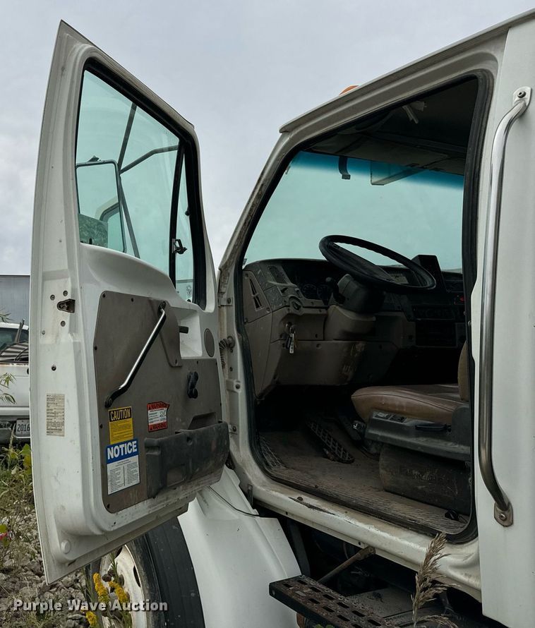 image for item DT2022 2004 Sterling  L-Line hydrovac truck