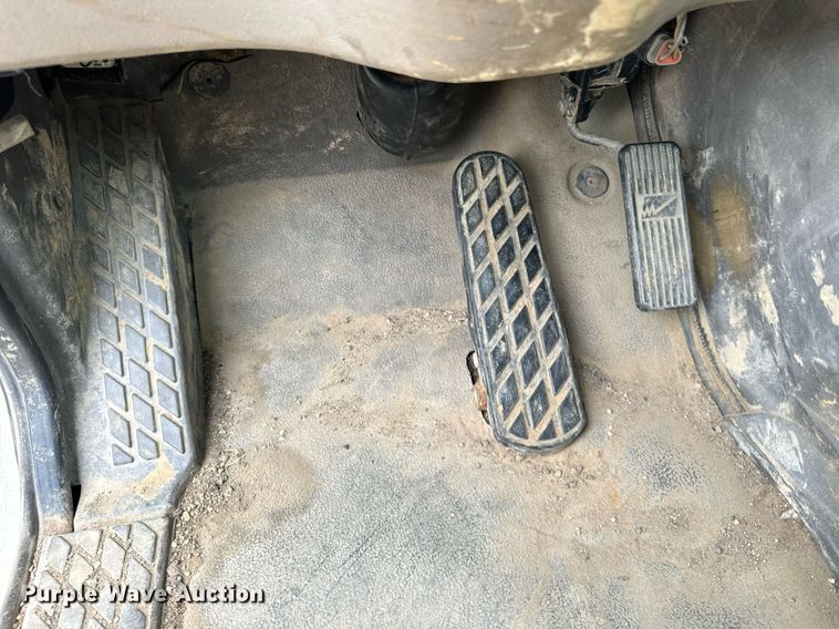 image for item DT2022 2004 Sterling  L-Line hydrovac truck