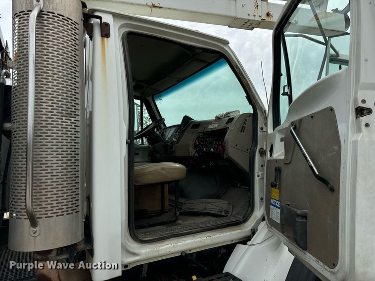 image for item DT2022 2004 Sterling  L-Line hydrovac truck