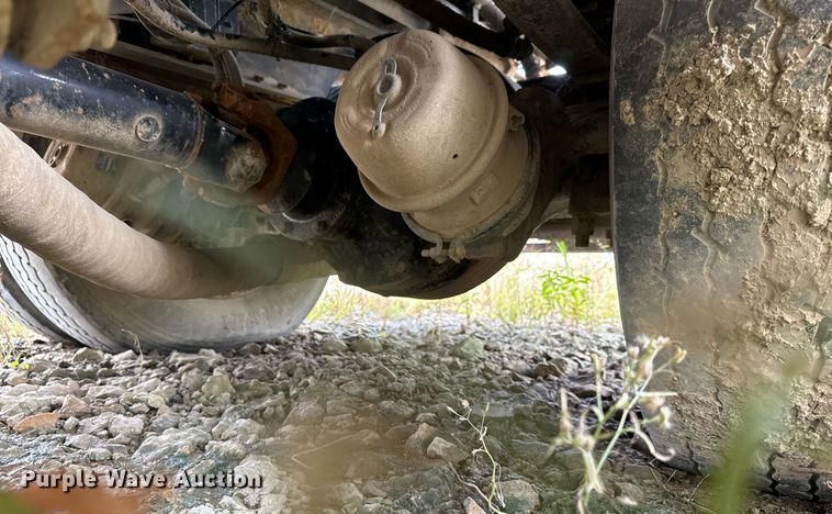 image for item DT2022 2004 Sterling  L-Line hydrovac truck