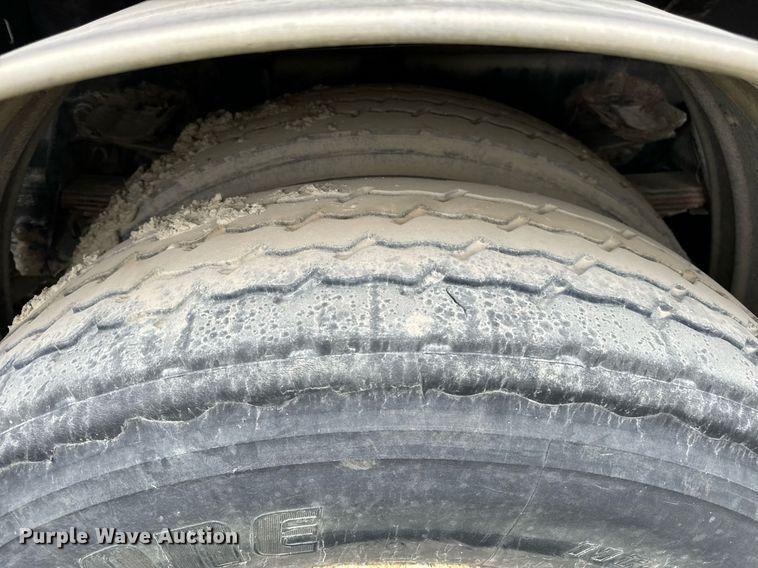 image for item DT2022 2004 Sterling  L-Line hydrovac truck