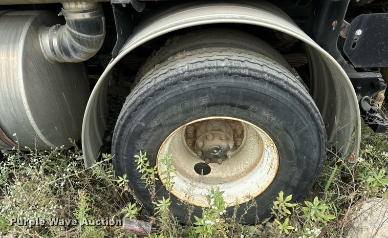 image for item DT2022 2004 Sterling  L-Line hydrovac truck