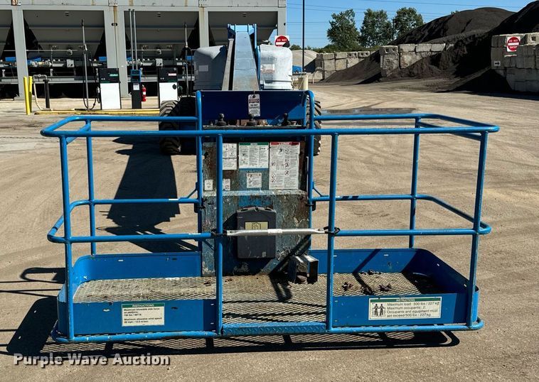 image for item DT2028 2004 Genie  S85 boom lift