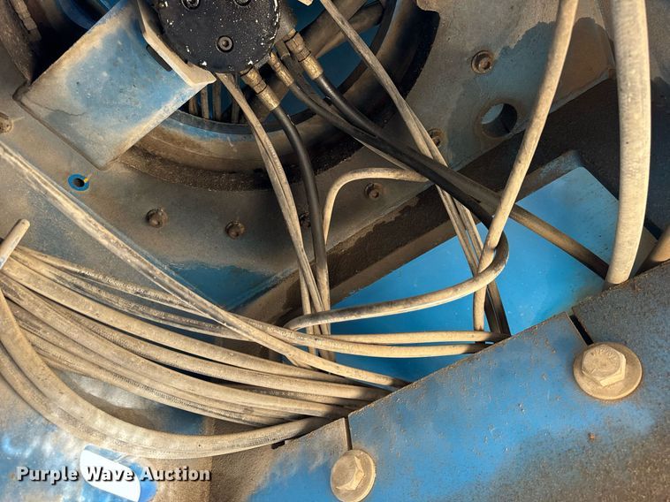 image for item DT2028 2004 Genie  S85 boom lift