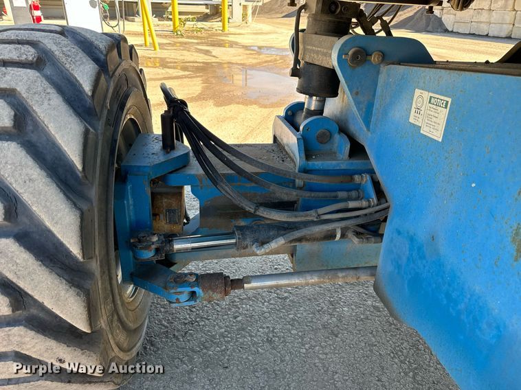 image for item DT2028 2004 Genie  S85 boom lift