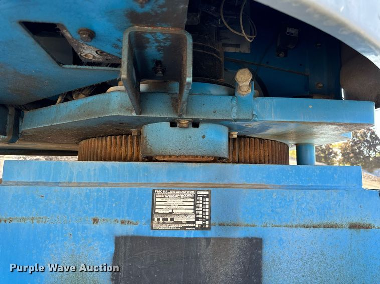 image for item DT2028 2004 Genie  S85 boom lift