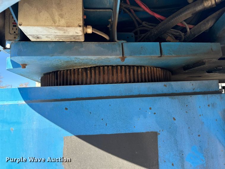 image for item DT2028 2004 Genie  S85 boom lift