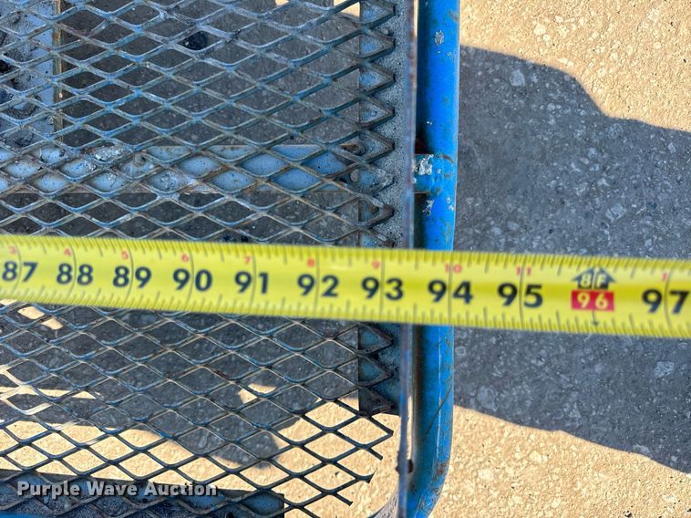 image for item DT2028 2004 Genie  S85 boom lift