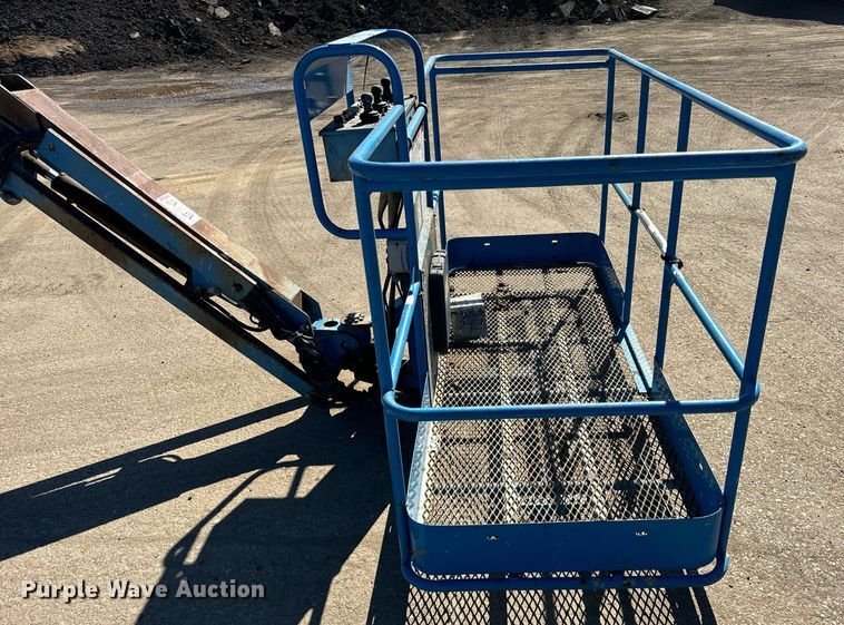 image for item DT2028 2004 Genie  S85 boom lift