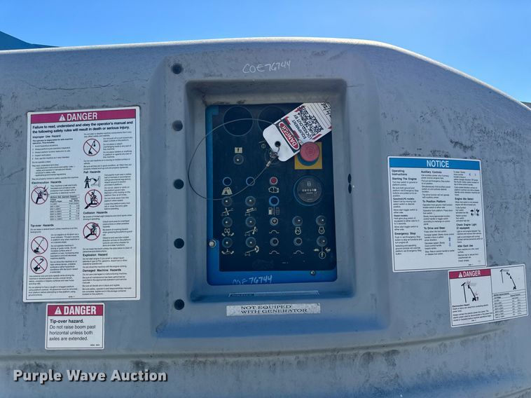 image for item DT2028 2004 Genie  S85 boom lift