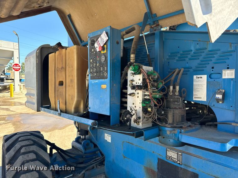 image for item DT2028 2004 Genie  S85 boom lift