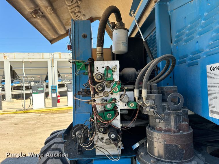 image for item DT2028 2004 Genie  S85 boom lift