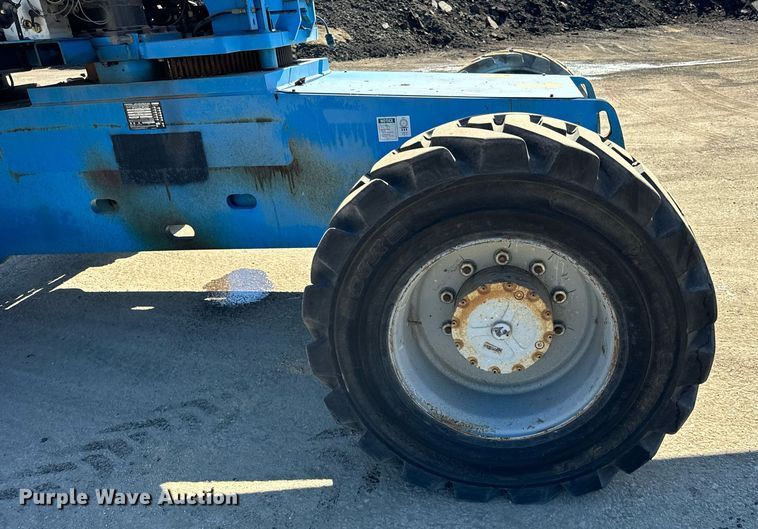 image for item DT2028 2004 Genie  S85 boom lift