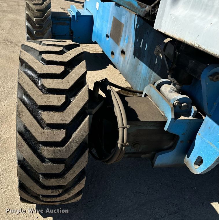 image for item DT2028 2004 Genie  S85 boom lift