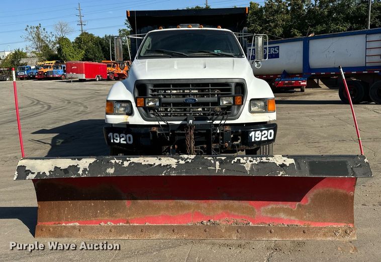 image for item DT2030 2000 Ford F750 SuperDuty XL dump truck