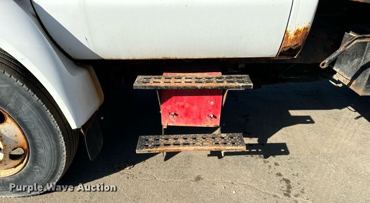 image for item DT2030 2000 Ford F750 SuperDuty XL dump truck