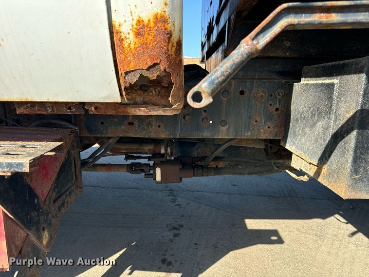 image for item DT2030 2000 Ford F750 SuperDuty XL dump truck