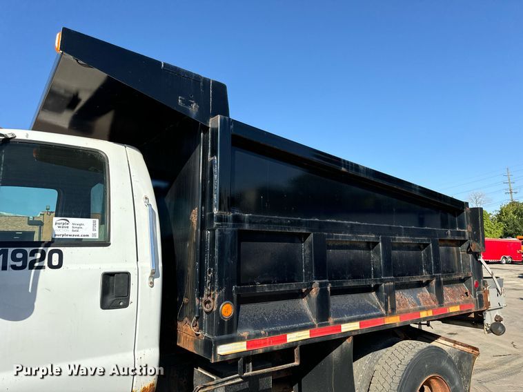 image for item DT2030 2000 Ford F750 SuperDuty XL dump truck