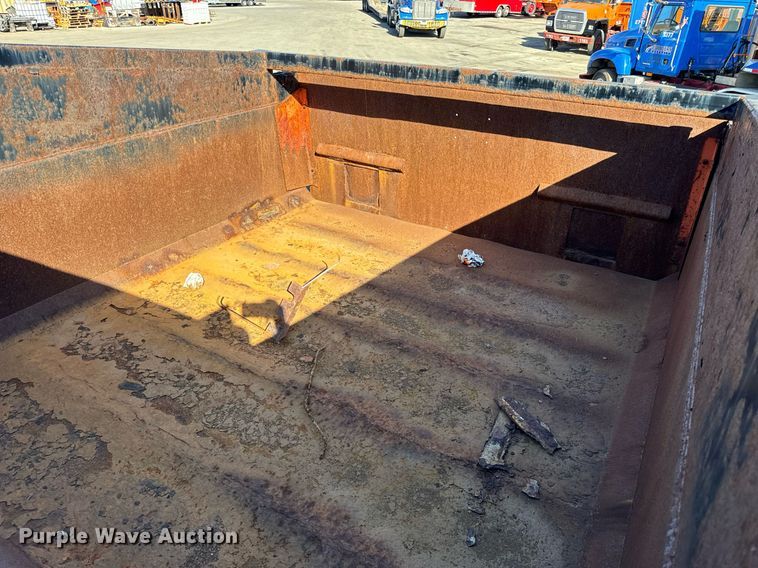 image for item DT2030 2000 Ford F750 SuperDuty XL dump truck