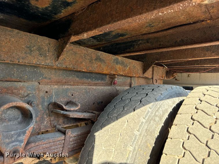 image for item DT2030 2000 Ford F750 SuperDuty XL dump truck