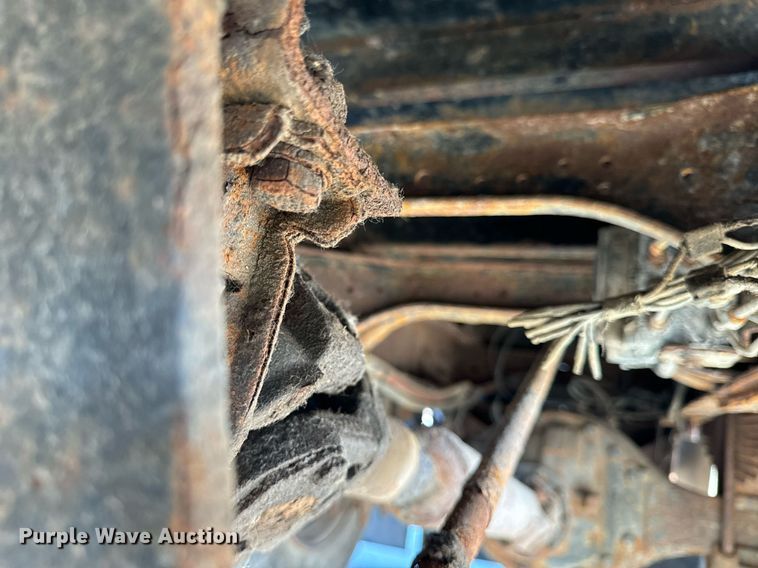 image for item DT2030 2000 Ford F750 SuperDuty XL dump truck