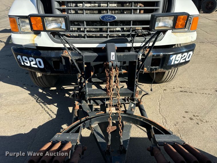 image for item DT2030 2000 Ford F750 SuperDuty XL dump truck