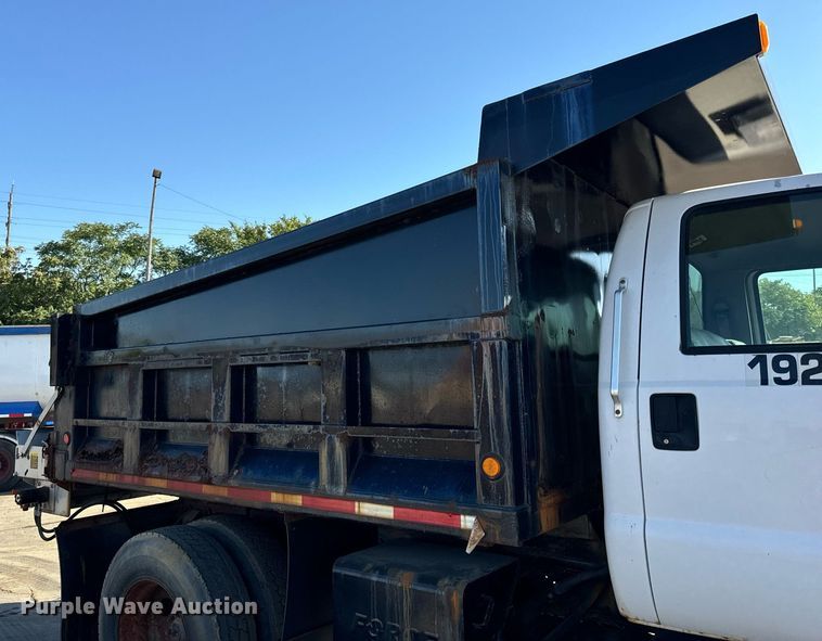 image for item DT2030 2000 Ford F750 SuperDuty XL dump truck