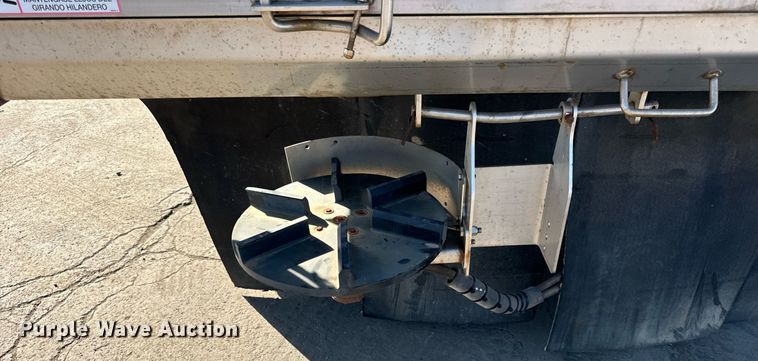 image for item DT2030 2000 Ford F750 SuperDuty XL dump truck