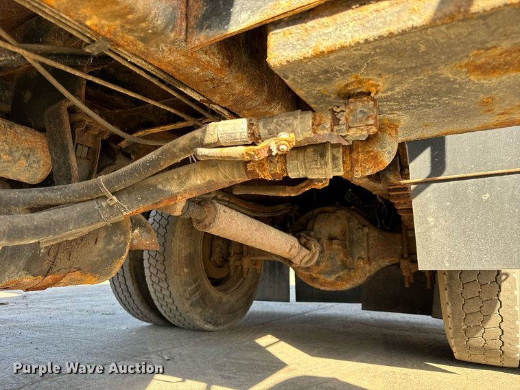 image for item DT2030 2000 Ford F750 SuperDuty XL dump truck