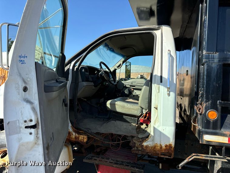 image for item DT2030 2000 Ford F750 SuperDuty XL dump truck