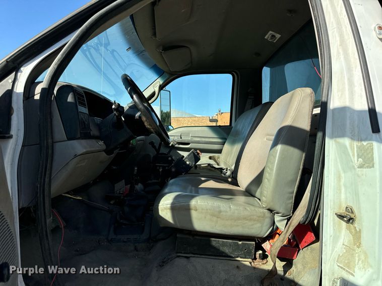 image for item DT2030 2000 Ford F750 SuperDuty XL dump truck