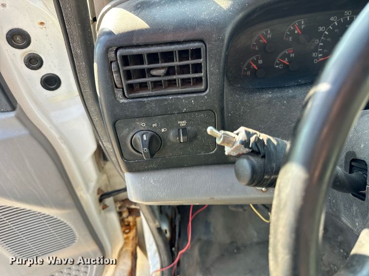 image for item DT2030 2000 Ford F750 SuperDuty XL dump truck