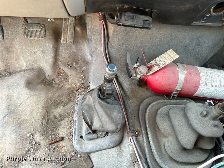 image for item DT2030 2000 Ford F750 SuperDuty XL dump truck