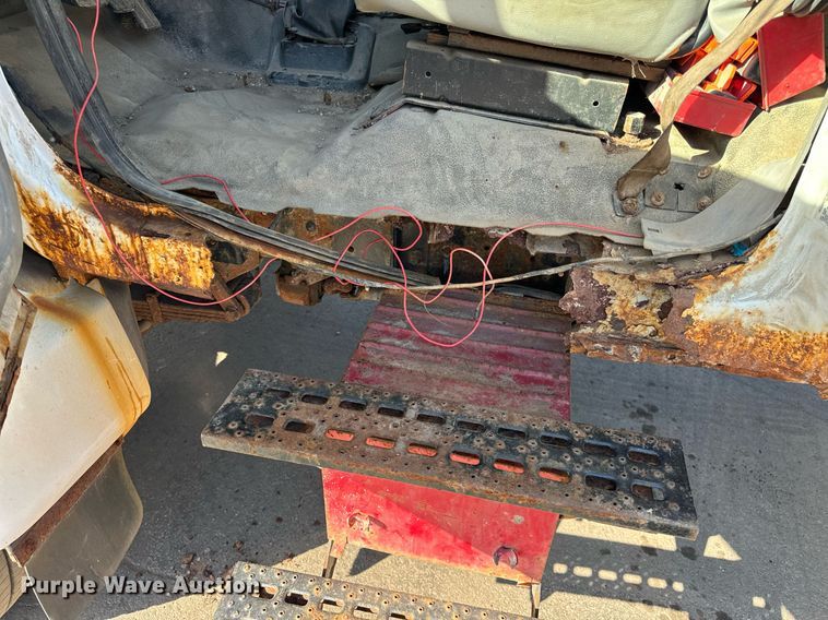 image for item DT2030 2000 Ford F750 SuperDuty XL dump truck