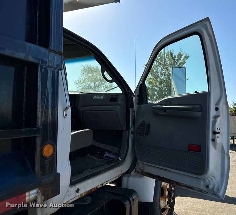 image for item DT2030 2000 Ford F750 SuperDuty XL dump truck