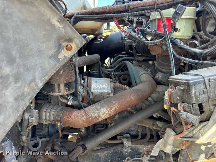 image for item DT2030 2000 Ford F750 SuperDuty XL dump truck