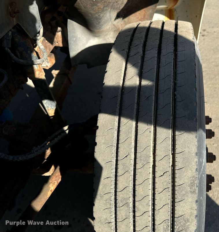 image for item DT2030 2000 Ford F750 SuperDuty XL dump truck