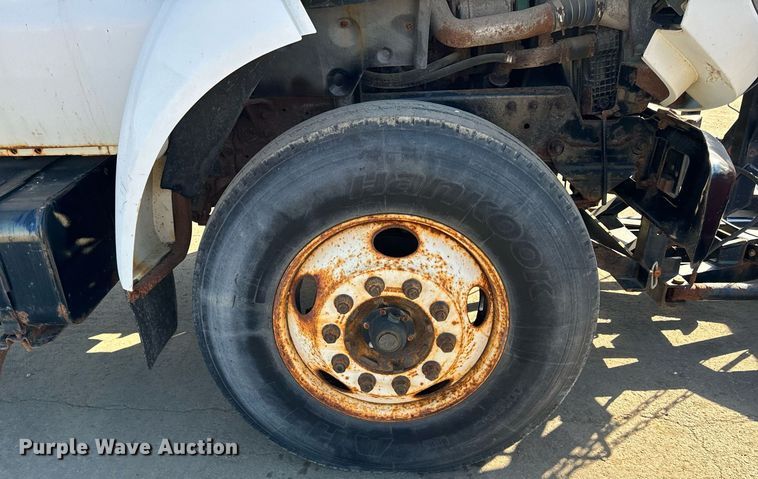 image for item DT2030 2000 Ford F750 SuperDuty XL dump truck