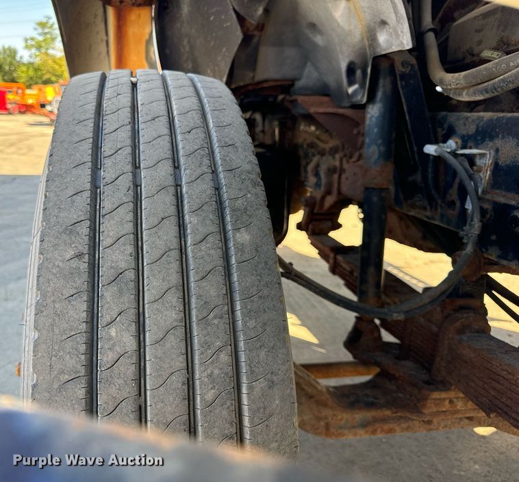 image for item DT2030 2000 Ford F750 SuperDuty XL dump truck