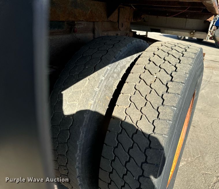 image for item DT2030 2000 Ford F750 SuperDuty XL dump truck