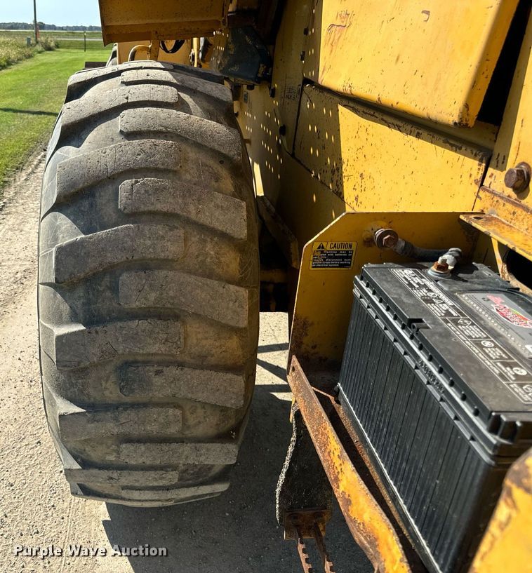 image for item DT2040 1996 John Deere  544G wheel loader