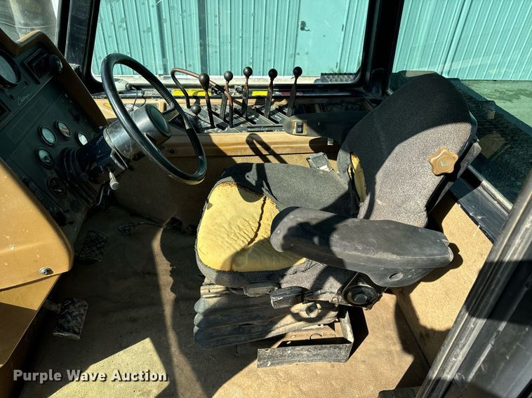 image for item DT2043 1994 Caterpillar  75C tractor