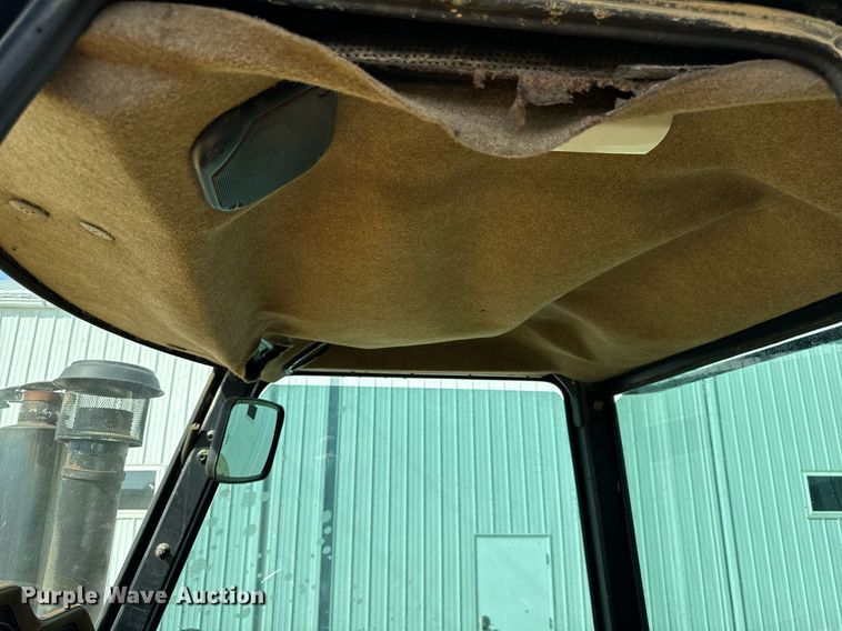 image for item DT2043 1994 Caterpillar  75C tractor