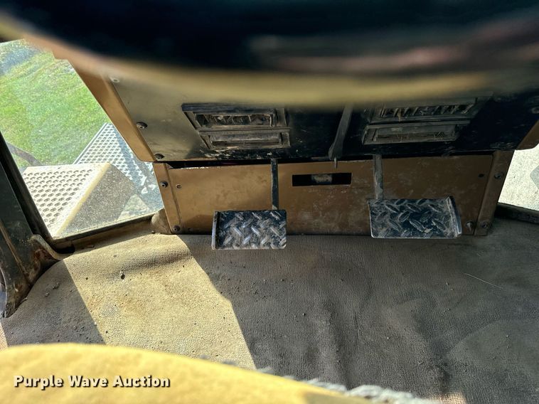 image for item DT2043 1994 Caterpillar  75C tractor