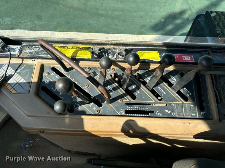 image for item DT2043 1994 Caterpillar  75C tractor